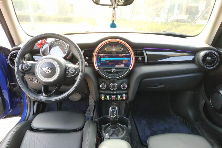 Used  MINI 2019 1.5T COOPER Classic Edition Five-Door Version
