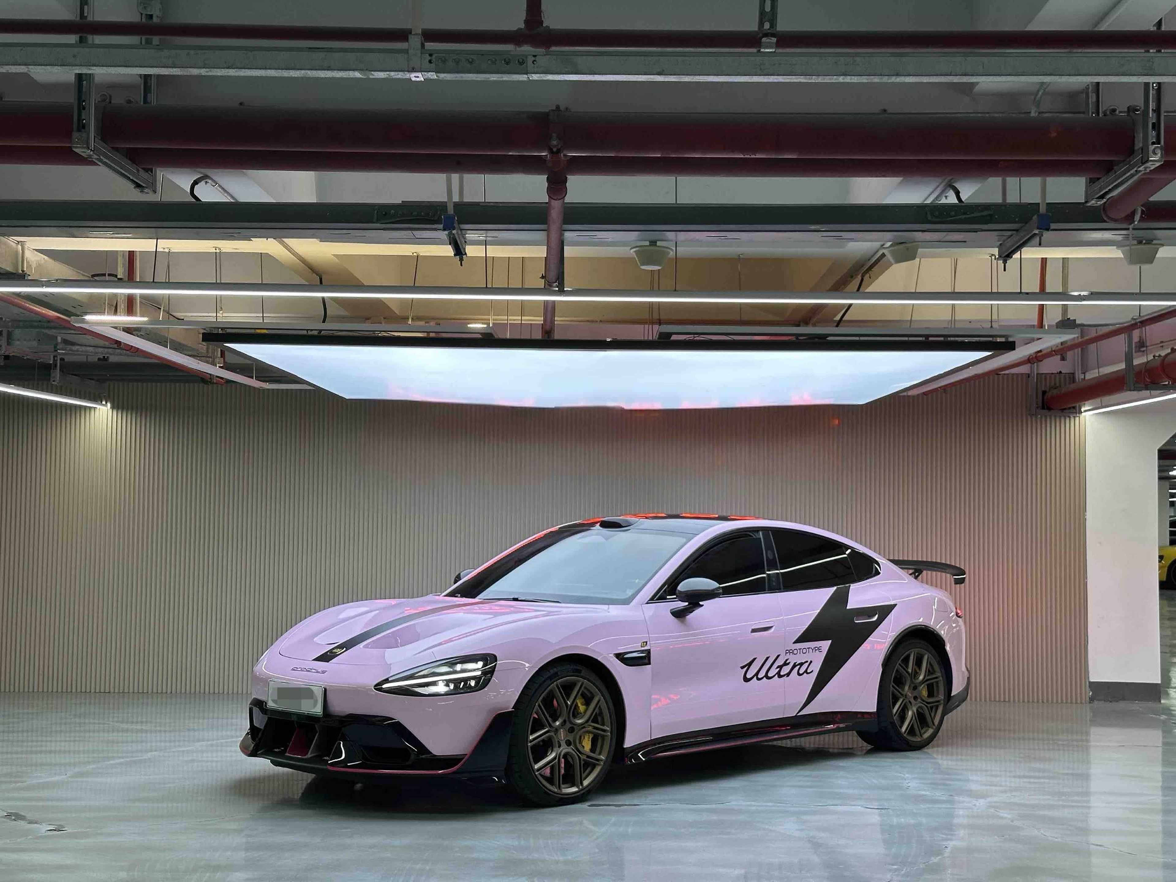 تحت مقدمة السيارة