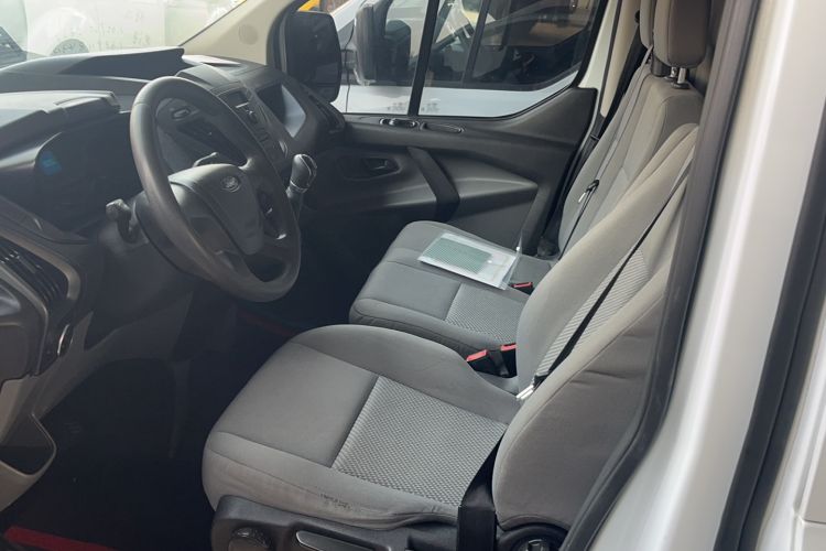 Used Ford Transit 2017 2.0T Gasoline Van Mid-Drive Mid-Roof China V Standard