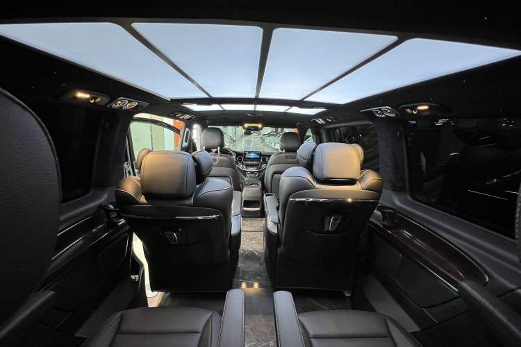 Used Mercedes-Benz V-Class 2021 V 260 Avantgarde Edition
