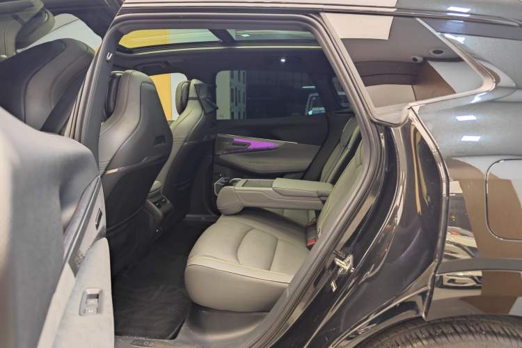 Used Lynk & Co 08 EM-P 2023 120km Long-Range Halo