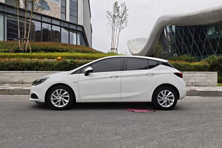 Used Buick Verano 2018 Hatchback 15S Automatic Leading Model
