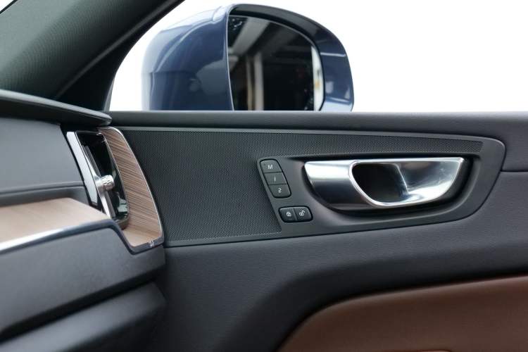 Used Volvo XC60 2023 B5 4x4 Smart Luxury Edition