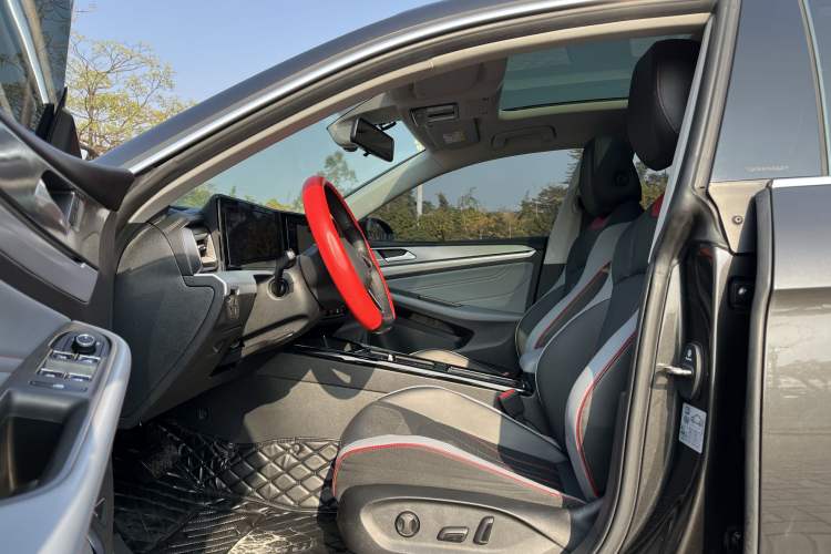 Used Volkswagen Lamando 2023 Lavida L 280TSI DSG Cool & Spicy Edition
