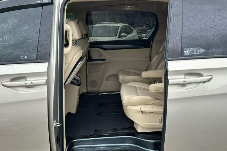 Used Buick GL8 2023 ES Lu Zun Deluxe Model
