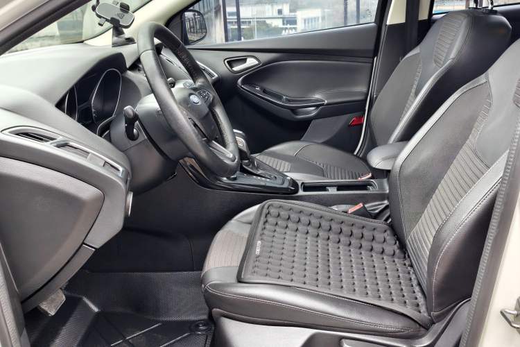 Used Ford Focus 2015 Hatchback 1.6L Automatic Fashion Edition
