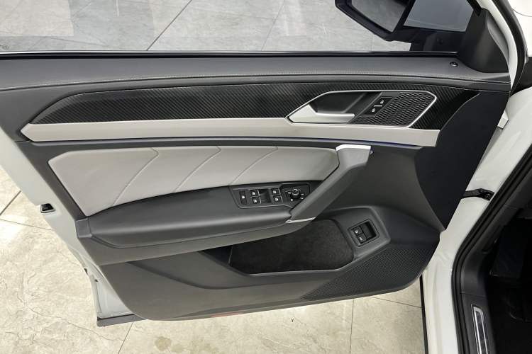 Used Volkswagen Tayron GTE Plug-in Hybrid 2023 280TSI Luxury Plus Advanced Edition
