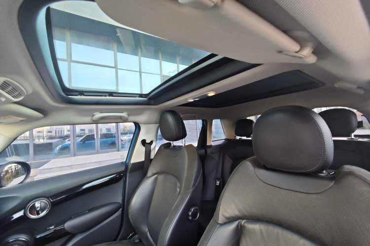 Used  MINI 2016 2.0T COOPER S Pioneer Edition Five-Door Model
