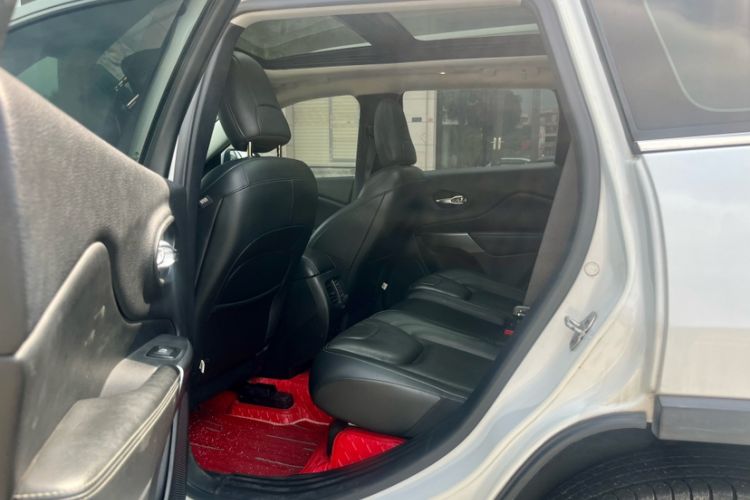 Used  Cherokee 2019 2.0T 2WD Enjoyment Edition China V
