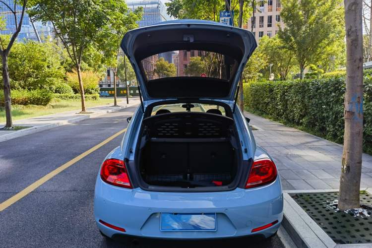 Used Volkswagen Beetle 2015 180TSI model
