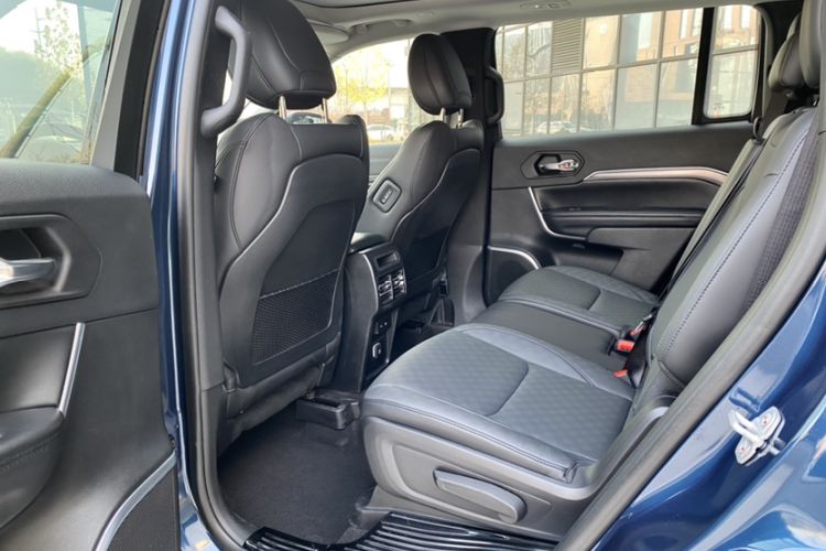 Used  Commander 2018 2.0T Four-Wheel Drive Smart Enjoyment Version China V Emission Standard
