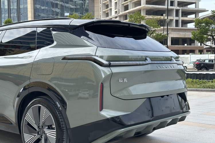 Used Lynk & Co 08 EM-P 2023 220km All-Wheel-Drive Performance Halo
