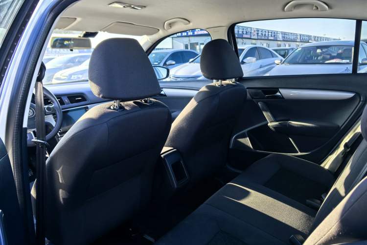 Used Volkswagen Lavida 2013 Revised Classic 1.6L Manual Fashion Edition
