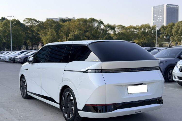 Used XPeng X9 2024 702 Ultra-Long Range Max
