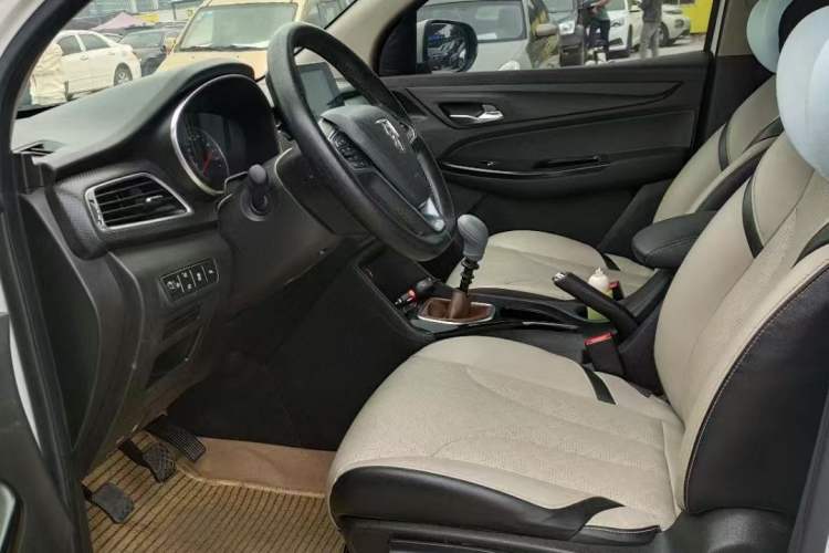 Used Baojun 730 2017 1.5T Manual Style 7 Seats China V
