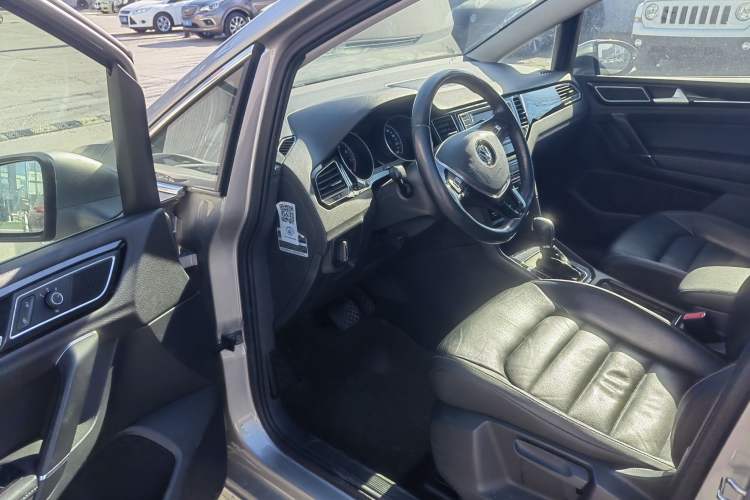 Used Volkswagen Golf 2015 1.4TSI Sportsvan
