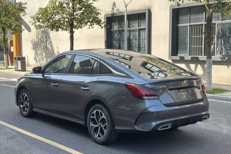 Used MG 5 2022 180 DVVT CVT Youth Luxury Edition
