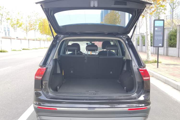 Used Volkswagen Tiguan L 2017 330TSI Automatic Two-Wheel Drive Luxury Edition
