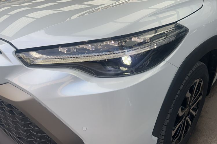 Used Toyota FRONTLANDER 2023 2.0L Smart Electric Hybrid Dual-Engine Deluxe Version
