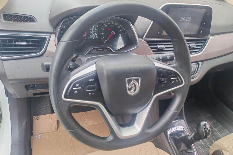 Used Baojun 310W 2017 1.5L Manual Fashion Model China V