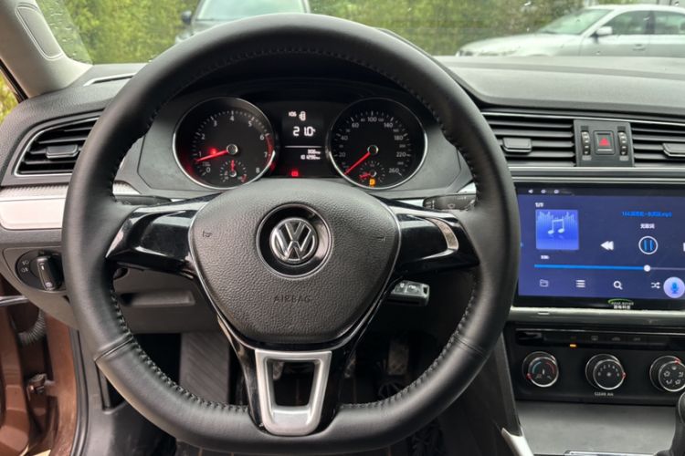 Used Volkswagen Lamando 2015 230TSI Manual Trend Edition
