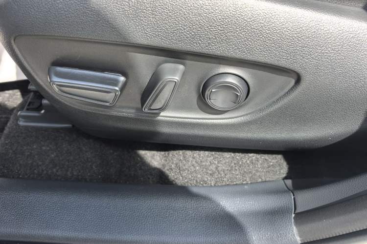 Used Toyota RAV4 2020 2.0L CVT Four-Wheel Drive Prestige Edition