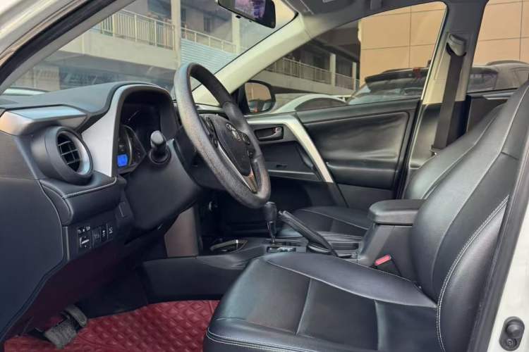 Used Toyota RAV4 2016 2.0L CVT Two-Wheel Drive Comfort Edition China V Standard