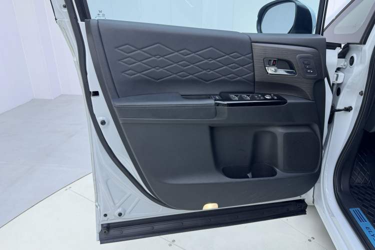 Used Honda Elysion 2024 2.0L eHEV Ultimate Edition
