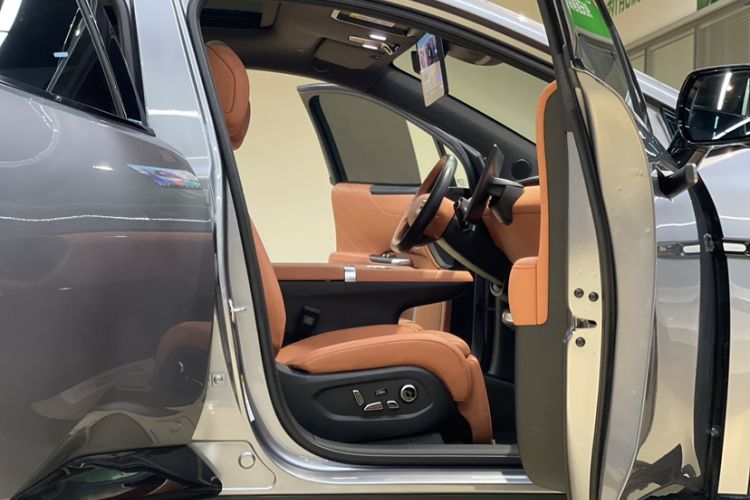 Used  E07 2025 All-Electric 4x4 90kWh Ultra High-Performance Edition
