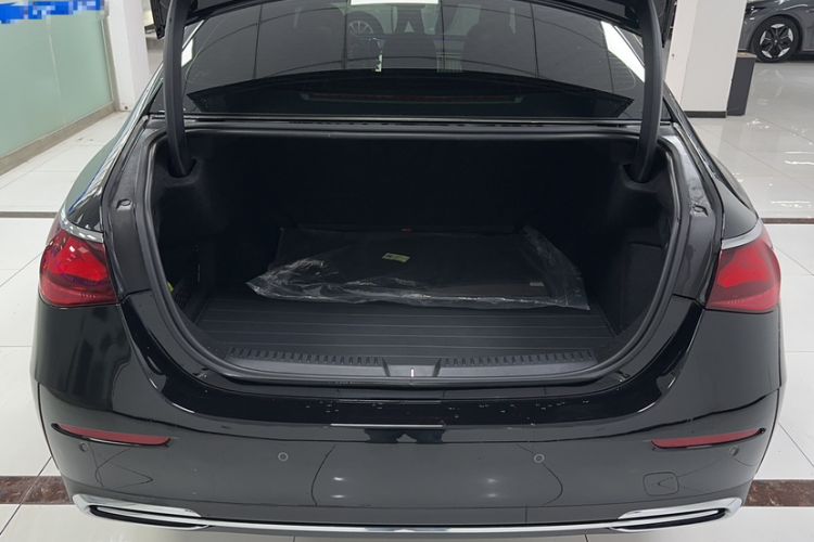 Used Mercedes-Benz E-Class 2024 Refresh E 300 L Stylish Edition
