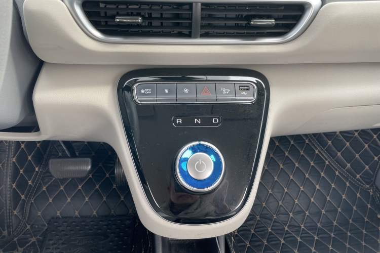 Used ORA White Cat 2022 Xiaoyue Mao Edition 360 km Luxury Model Lithium NMC
