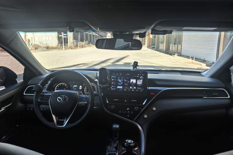 Used Toyota Camry 2023 2.0G Luxury Edition
