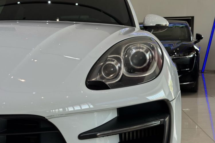 Used Porsche Macan 2016 Macan Turbo 3.6T
