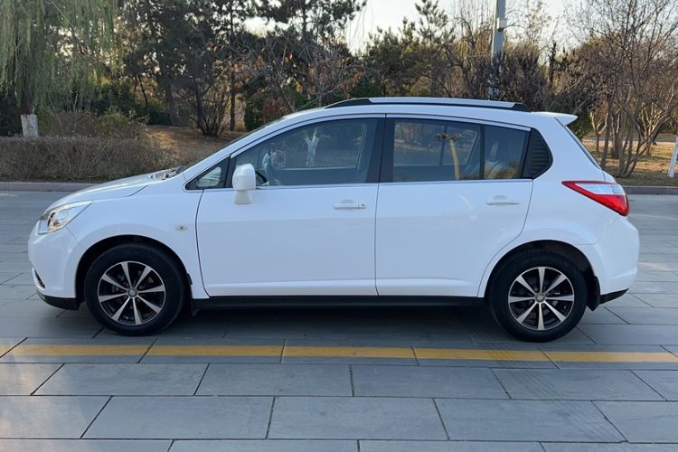 Used Venucia R50 2015 1.6L Automatic Fashion Edition