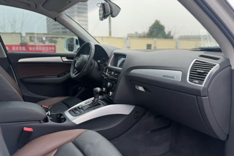 Used Audi Q5 2017 Plus 40 TFSI Technology Model
