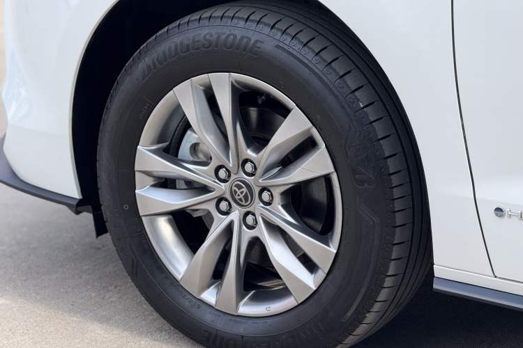 Used Toyota Sienna 2024 2.5L Hybrid Four-Wheel Drive Prestige Edition
