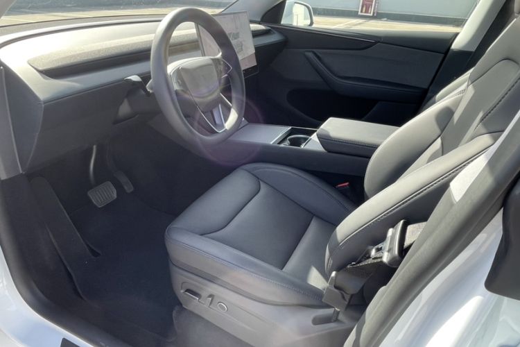 Used Tesla Model Y 2025 Rear-Wheel-Drive Version