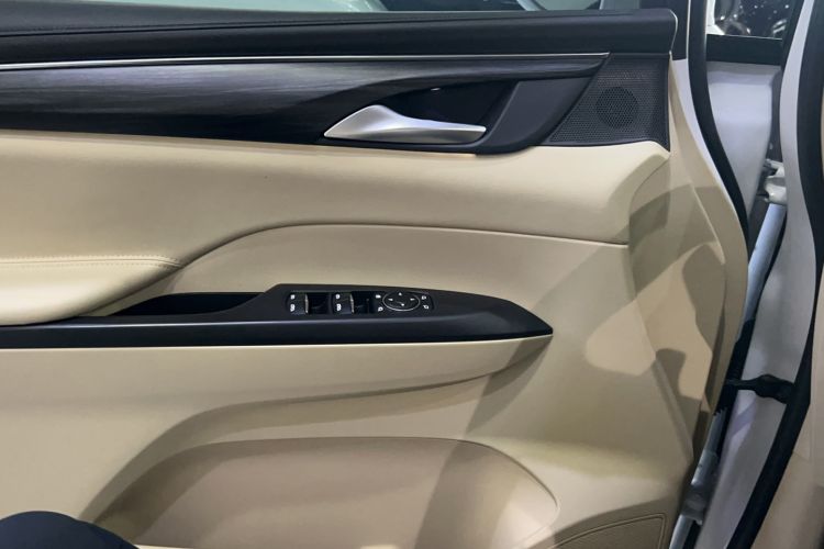 Used Buick GL8 2023 ES Lu Zun Deluxe Model
