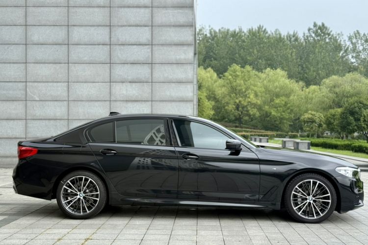 Used BMW 5 Series 2019 Facelifted 530Li Leading Edition M Sport Package
