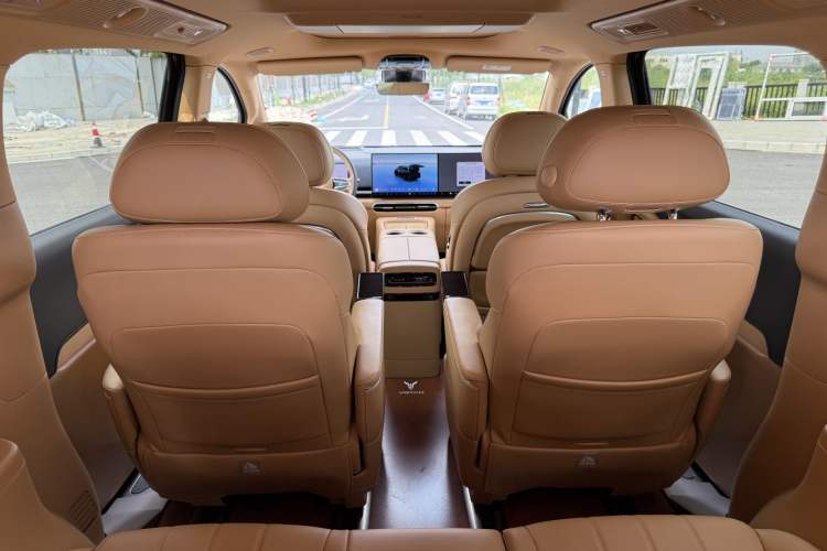 Used VOYAH Dream 2025 PHEV Four-Wheel Drive Prestige Kunpeng Edition
