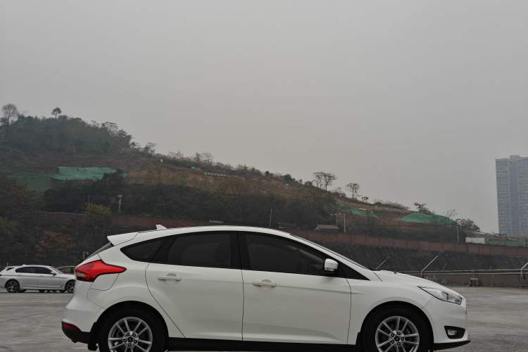 Used Ford Focus 2018 Hatchback Classic 1.6L Automatic Trendy SmartDrive Edition