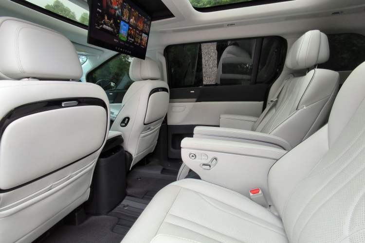 Used XPeng X9 2024 702 Ultra-Long Range Pro
