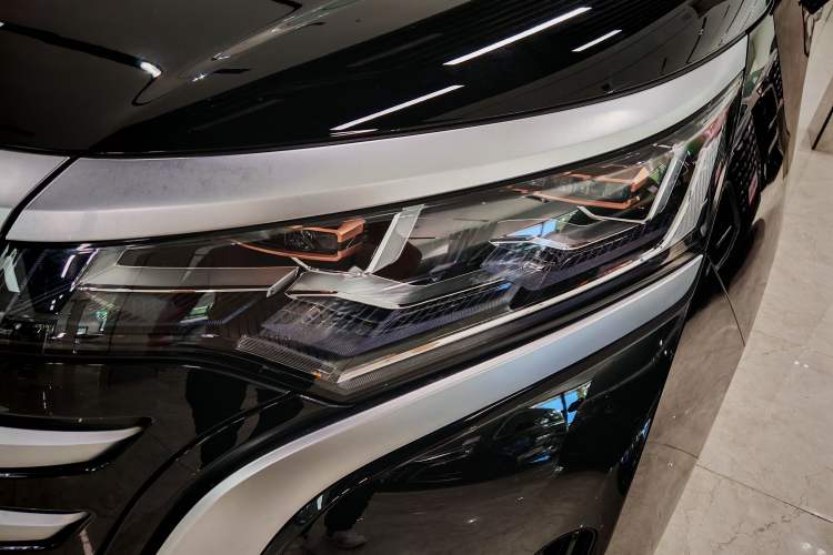 Used Denza D9 2022 DM-i 970 Four-Wheel Drive Prestige Model
