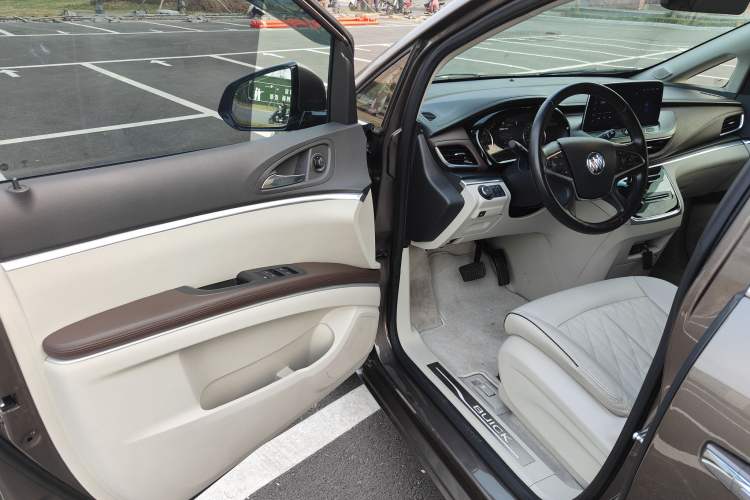 Used Buick GL8 2021 Land Cruiser Executive 652T Premium Model
