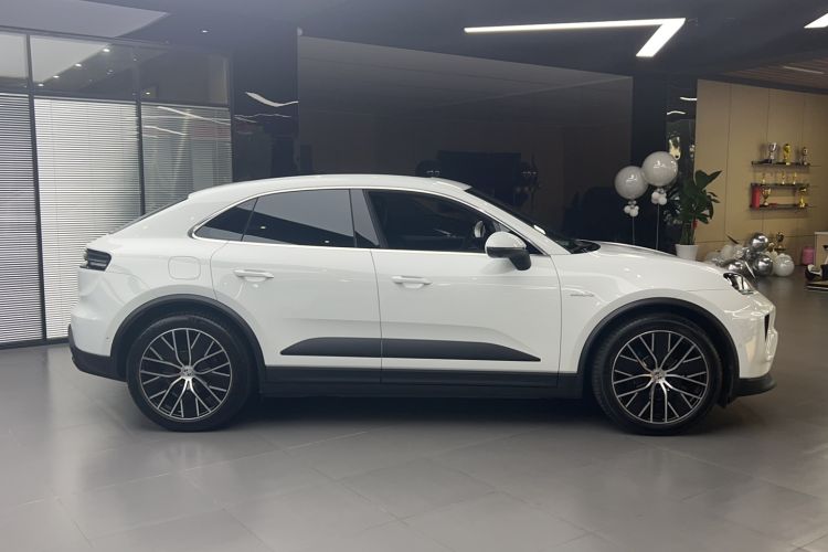 Used Porsche Macan 2024 Macan Long Range Edition
