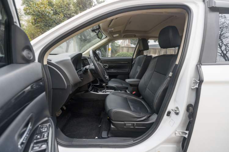 Used Mitsubishi Outlander 2018 2.0L Two-Wheel Drive Glory Edition 5 Seats