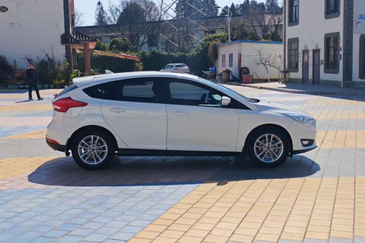 Used Ford Focus 2018 Hatchback Classic 1.6L Automatic Trendy SmartDrive Edition
