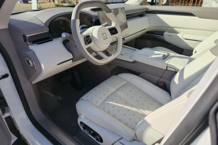 Used Zeekr 7X 2025 100 kWh Long-Range Rear-Wheel Drive with Intelligent Driving Features
