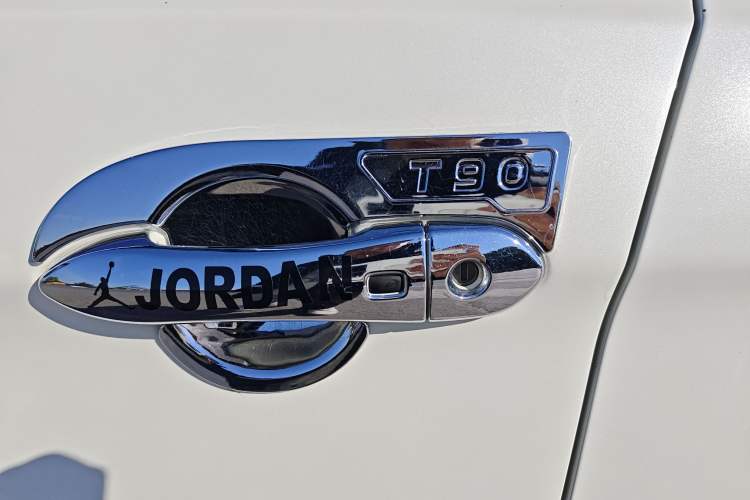 Used Venucia T90 2018 2.0L CVT Smart Connect Luxury Edition China V Standard
