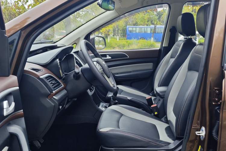 Used HYOSOW H3 2015 1.5L Manual Comfort Model
